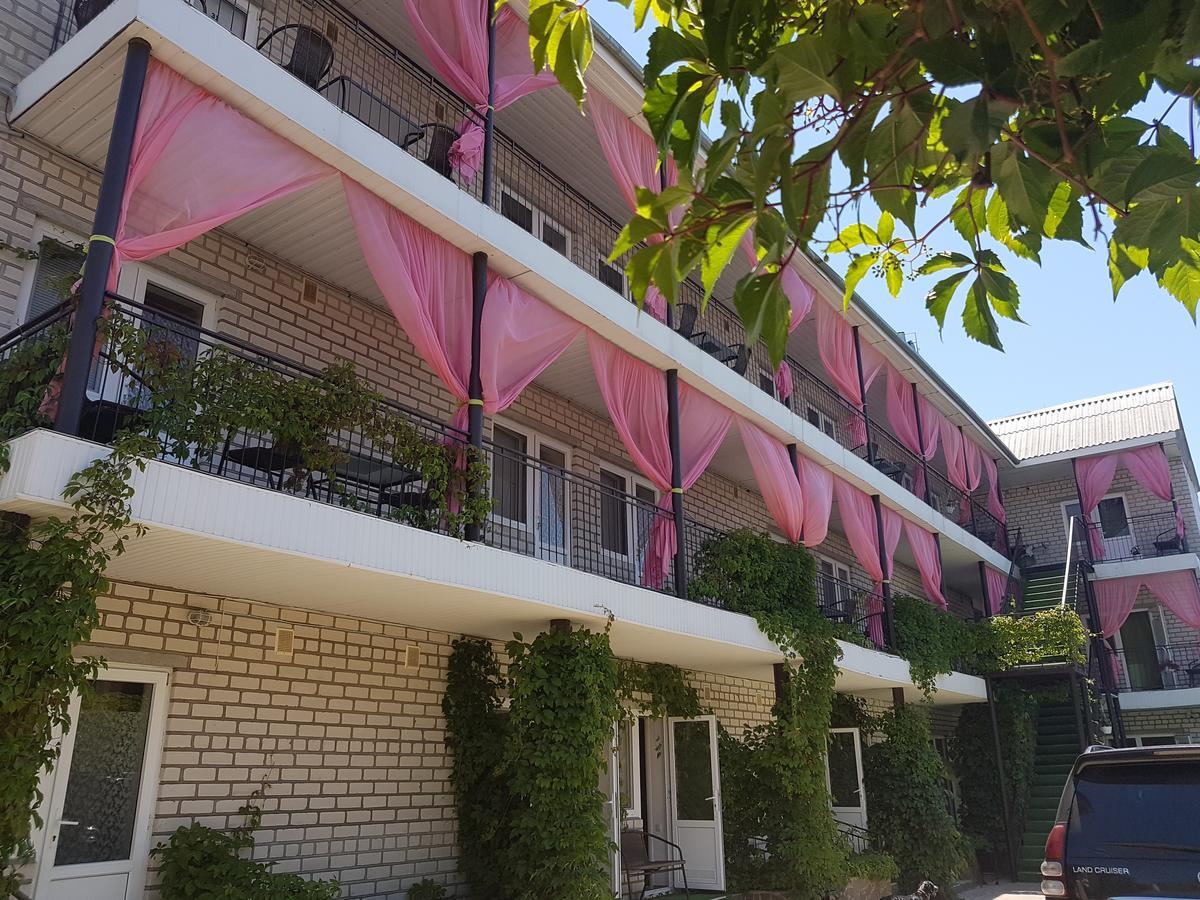 Hotel Flamingo Zaliznyy Port Exterior foto