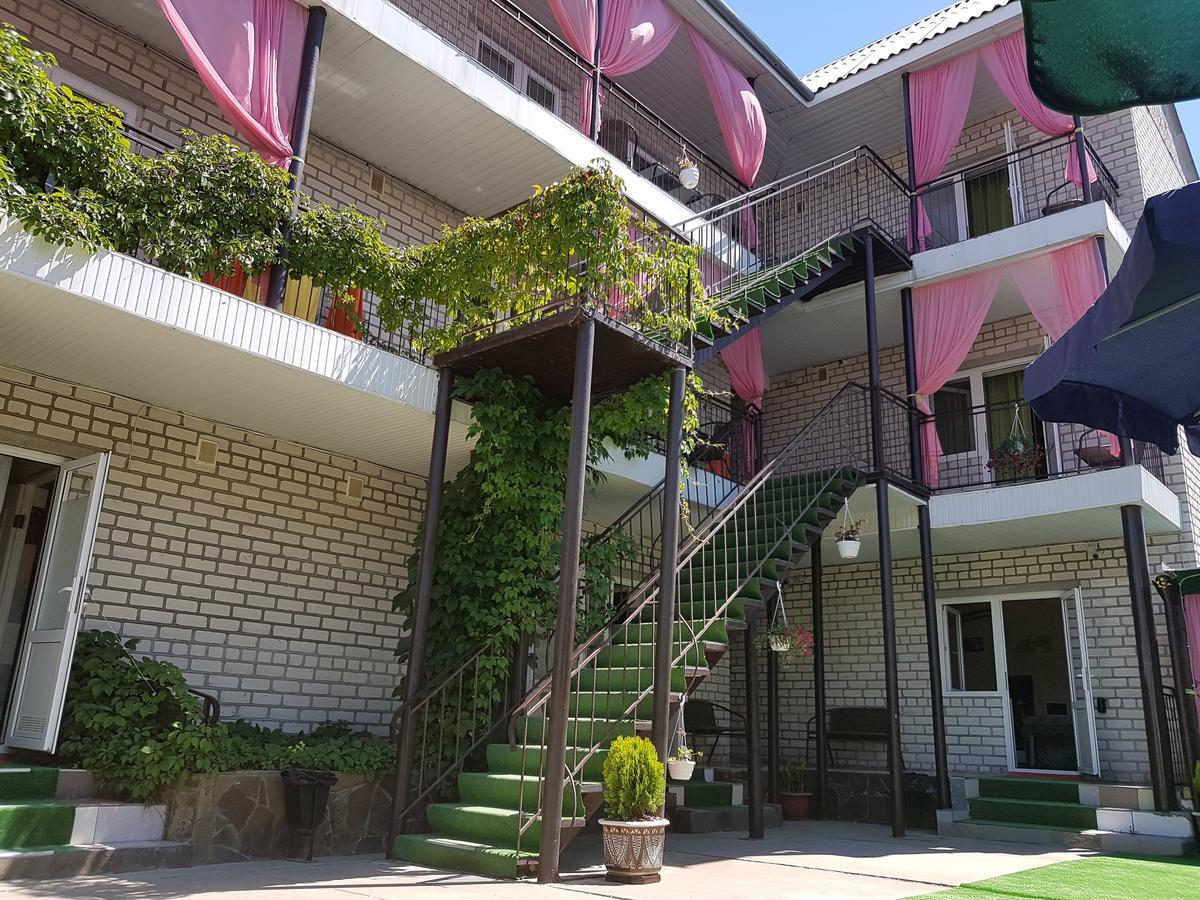 Hotel Flamingo Zaliznyy Port Exterior foto