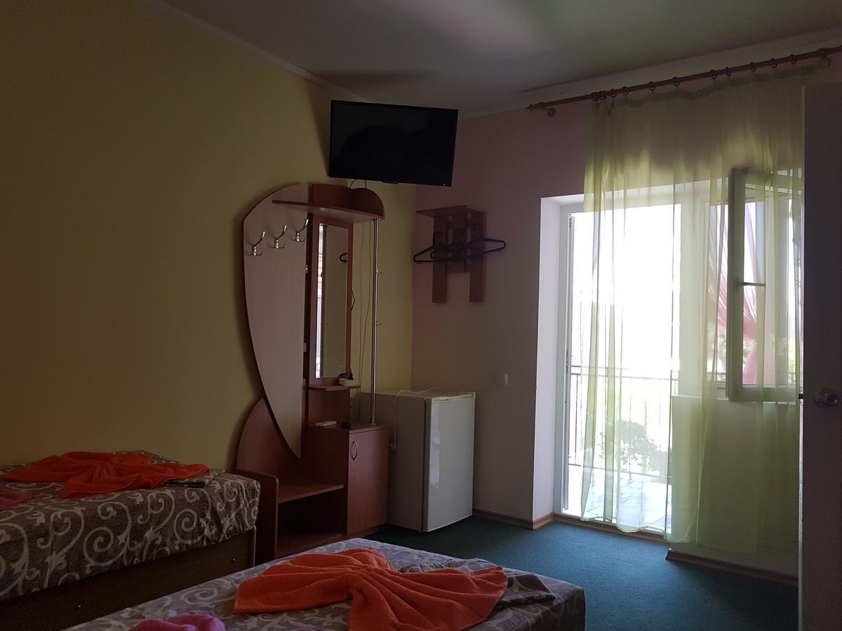Hotel Flamingo Zaliznyy Port Exterior foto