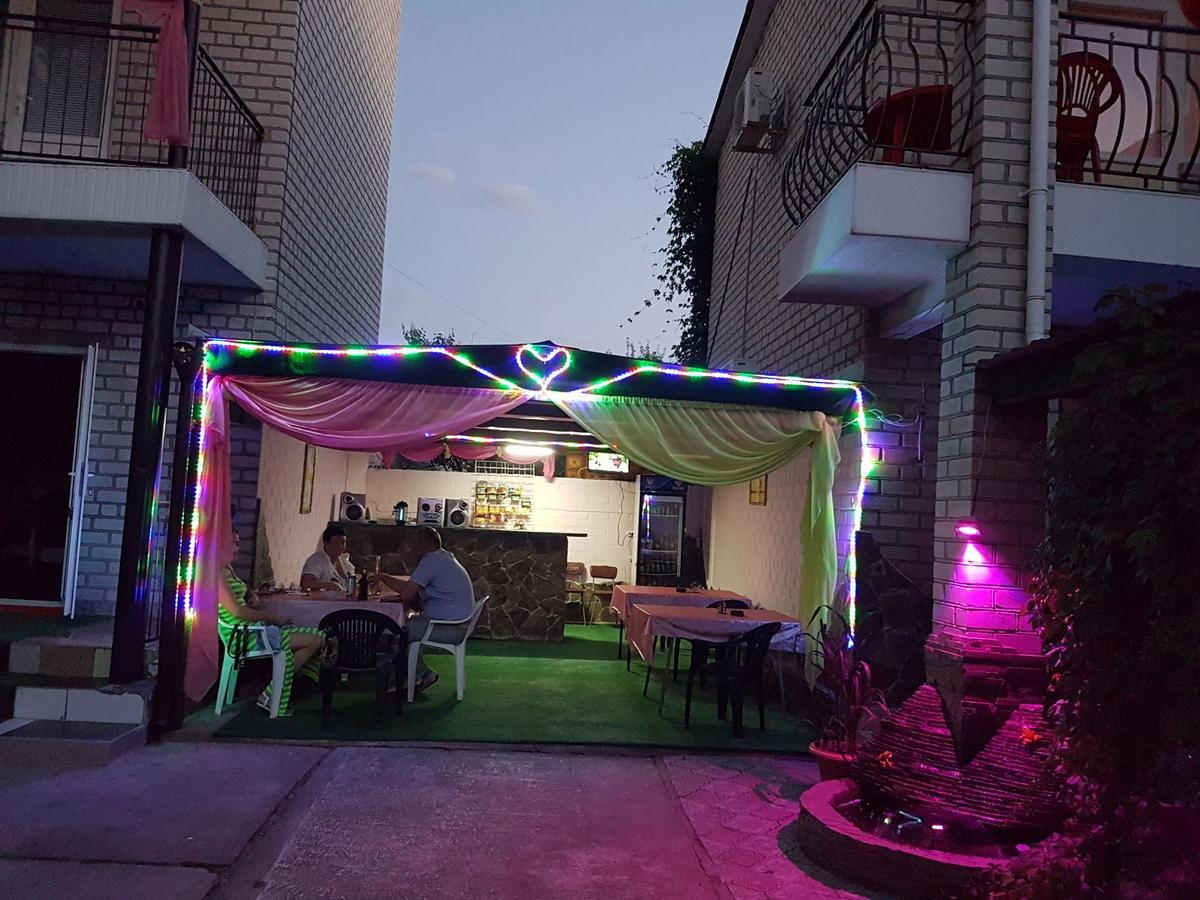 Hotel Flamingo Zaliznyy Port Exterior foto